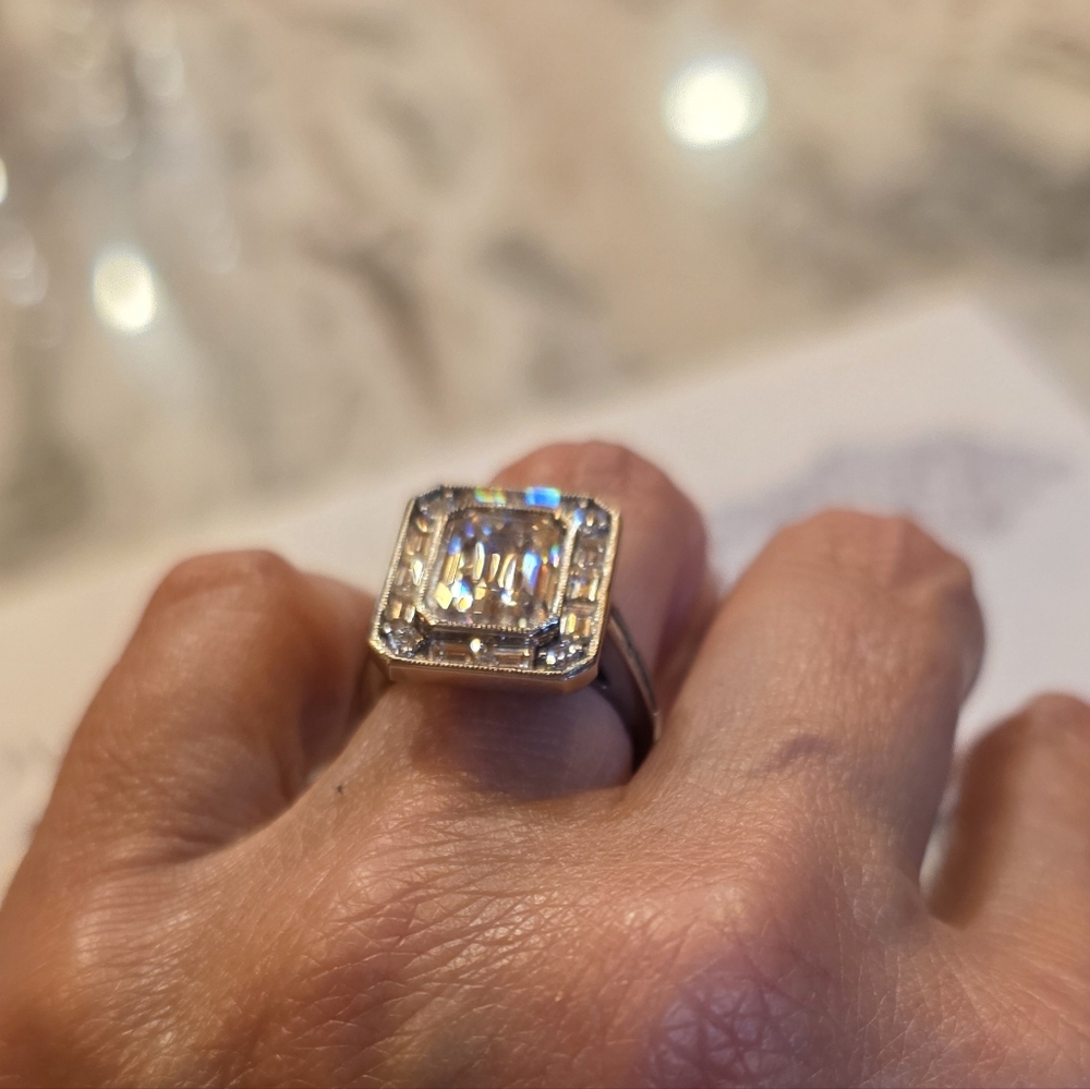 Debebians EMERALD HALO ENGAGEMENT RING. - Picture 4 of 11